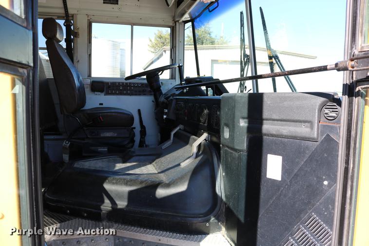 image for item DD0036 2000 Blue Bird TC2000 bus