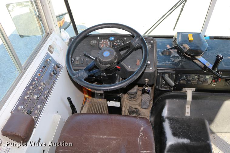 image for item DD0036 2000 Blue Bird TC2000 bus