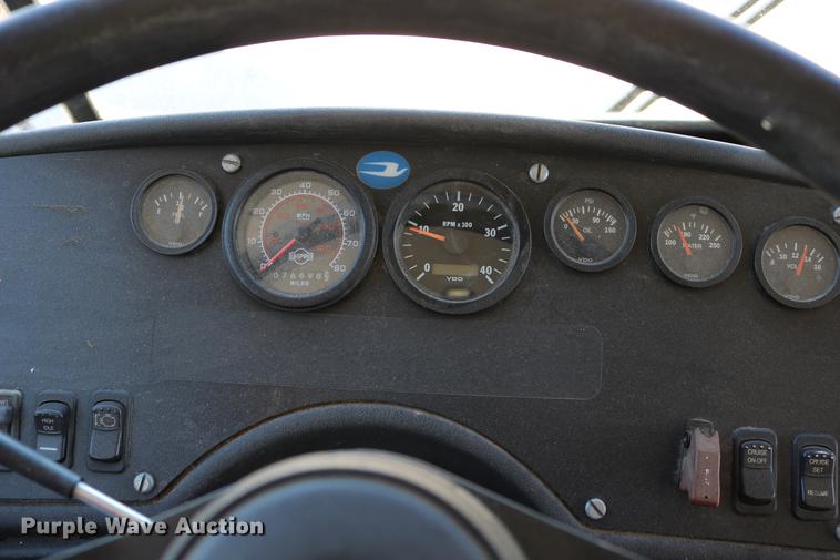 image for item DD0036 2000 Blue Bird TC2000 bus