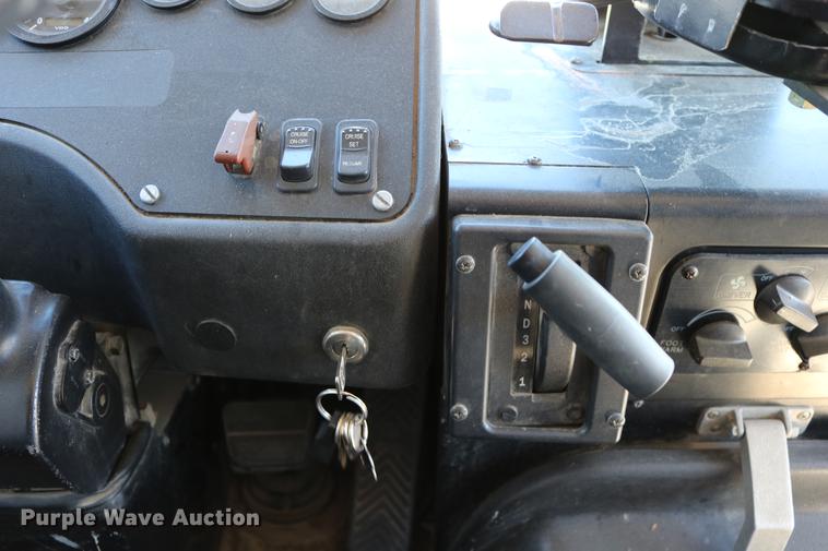 image for item DD0036 2000 Blue Bird TC2000 bus