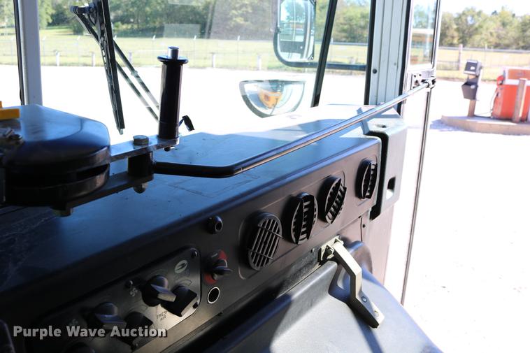 image for item DD0036 2000 Blue Bird TC2000 bus