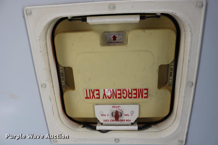 image for item DD0036 2000 Blue Bird TC2000 bus