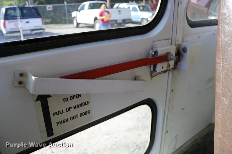 image for item DD0036 2000 Blue Bird TC2000 bus