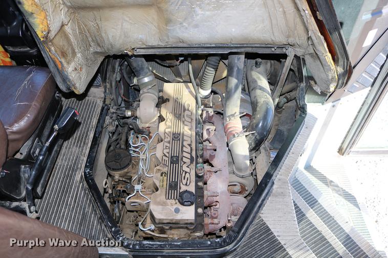 image for item DD0036 2000 Blue Bird TC2000 bus