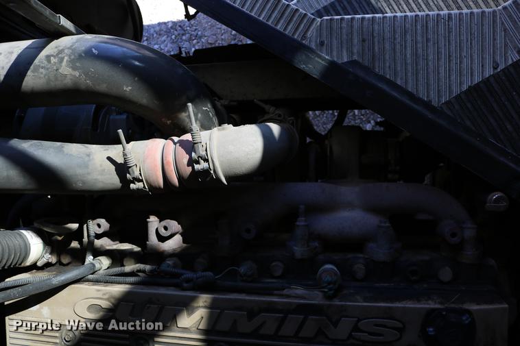 image for item DD0036 2000 Blue Bird TC2000 bus