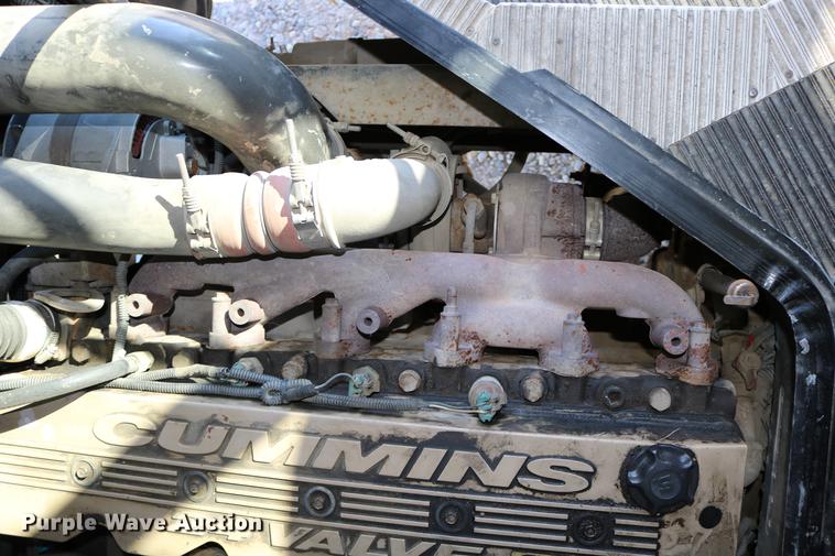 image for item DD0036 2000 Blue Bird TC2000 bus