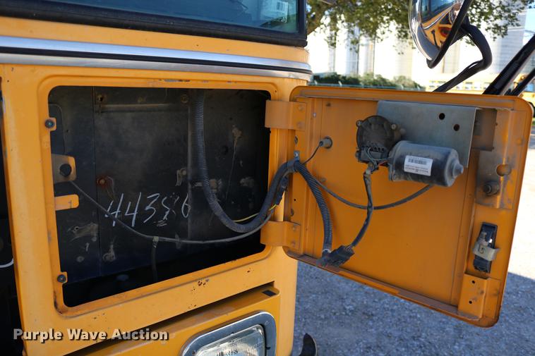 image for item DD0036 2000 Blue Bird TC2000 bus