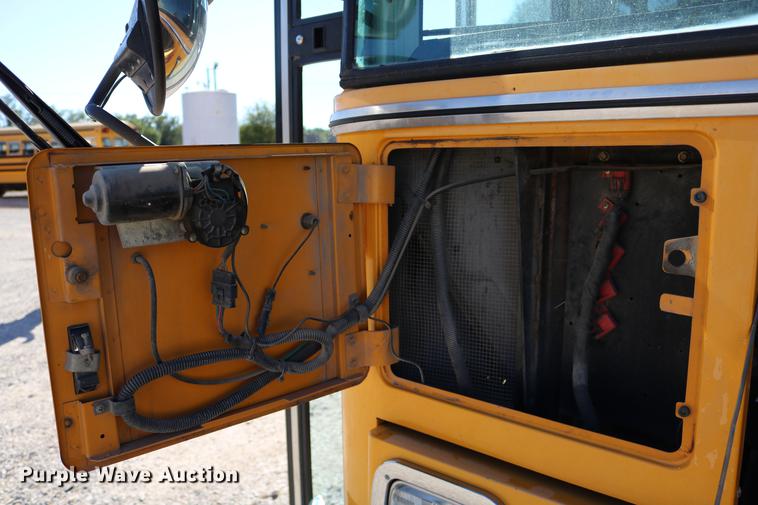 image for item DD0036 2000 Blue Bird TC2000 bus