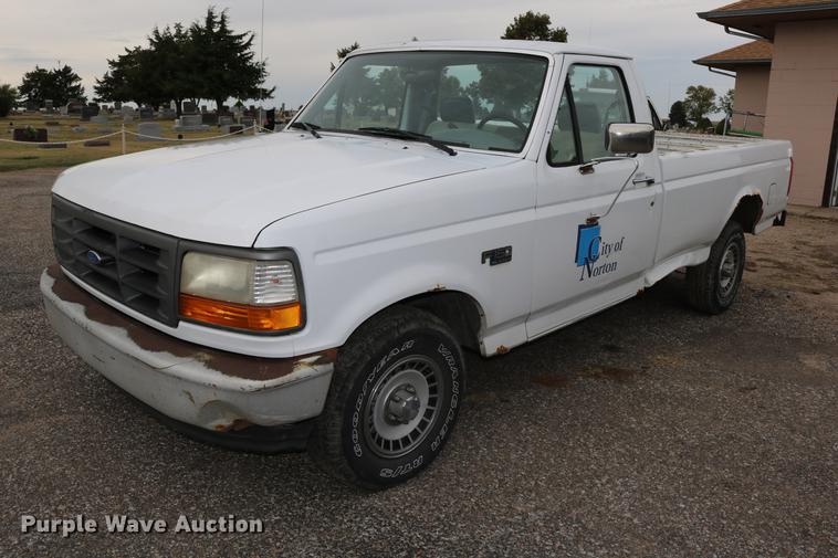 image for item DD0057 1995 Ford F150 pickup truck