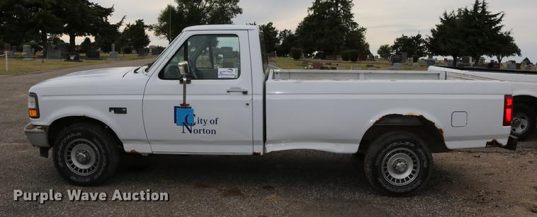 image for item DD0057 1995 Ford F150 pickup truck
