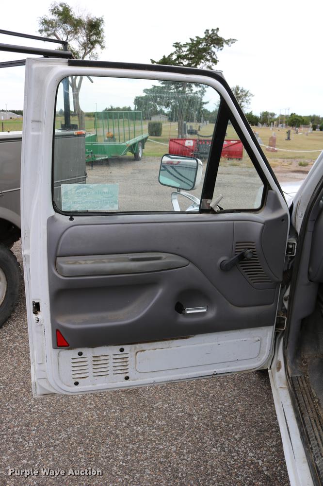 image for item DD0057 1995 Ford F150 pickup truck