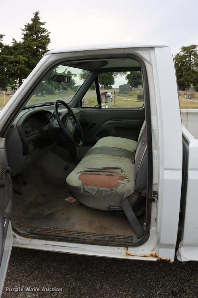 image for item DD0057 1995 Ford F150 pickup truck