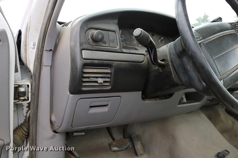 image for item DD0057 1995 Ford F150 pickup truck