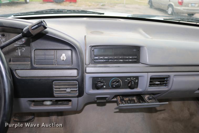 image for item DD0057 1995 Ford F150 pickup truck