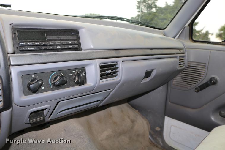 image for item DD0057 1995 Ford F150 pickup truck