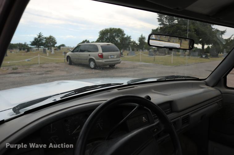 image for item DD0057 1995 Ford F150 pickup truck