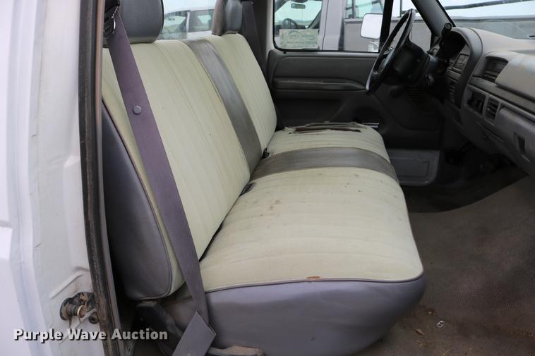 image for item DD0057 1995 Ford F150 pickup truck