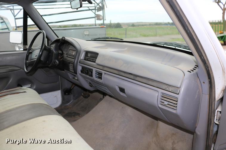 image for item DD0057 1995 Ford F150 pickup truck