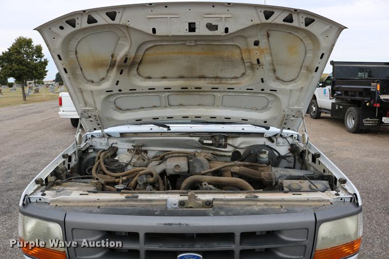 image for item DD0057 1995 Ford F150 pickup truck
