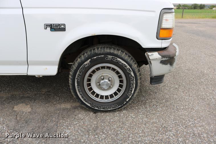 image for item DD0057 1995 Ford F150 pickup truck
