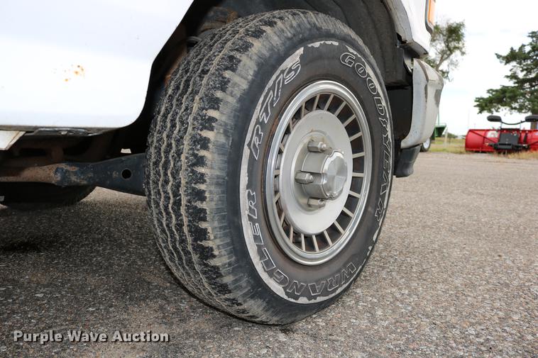 image for item DD0057 1995 Ford F150 pickup truck