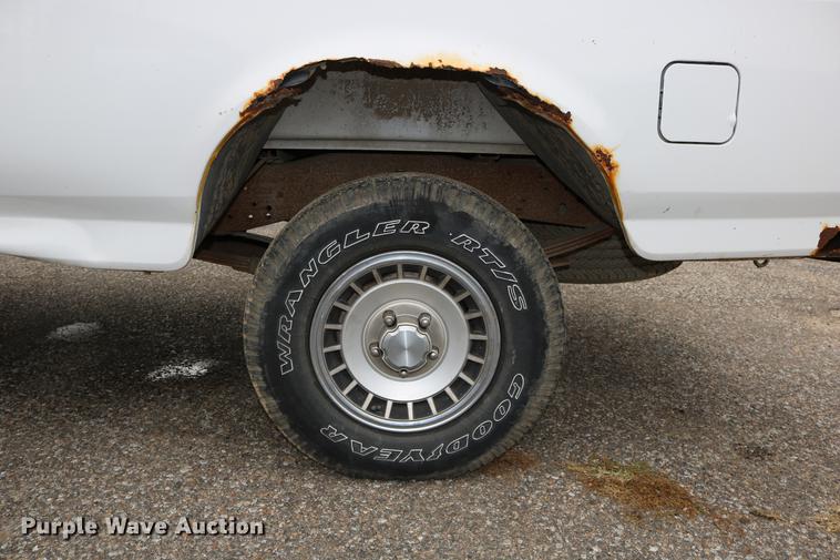 image for item DD0057 1995 Ford F150 pickup truck