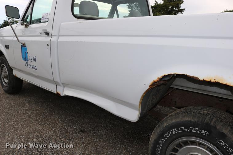 image for item DD0057 1995 Ford F150 pickup truck