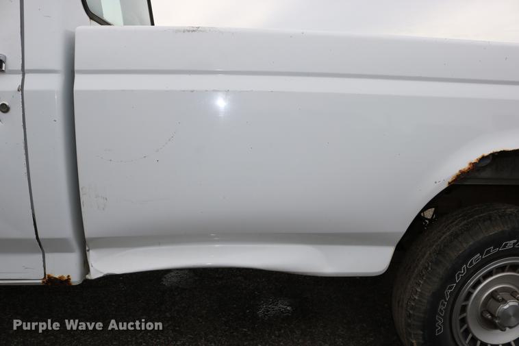 image for item DD0057 1995 Ford F150 pickup truck
