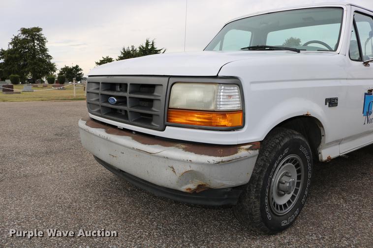 image for item DD0057 1995 Ford F150 pickup truck