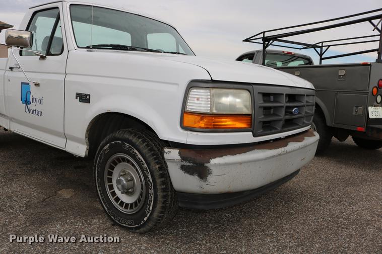 image for item DD0057 1995 Ford F150 pickup truck