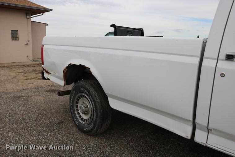 image for item DD0057 1995 Ford F150 pickup truck