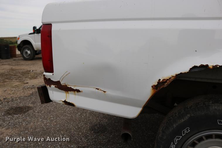 image for item DD0057 1995 Ford F150 pickup truck