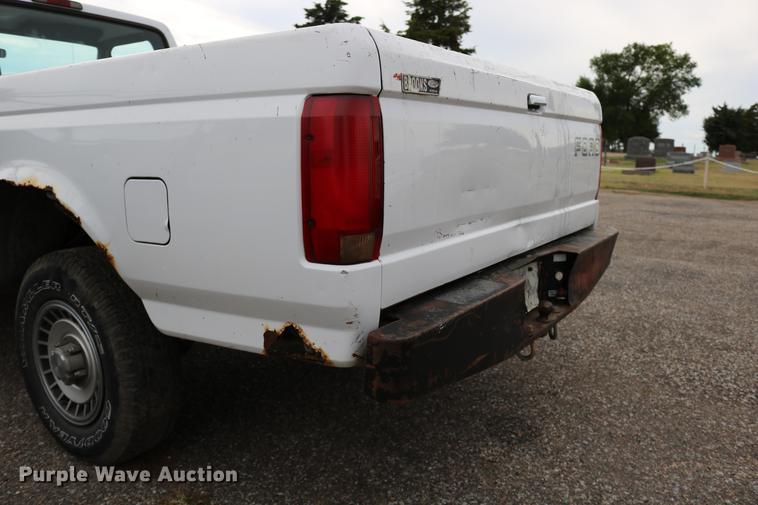 image for item DD0057 1995 Ford F150 pickup truck