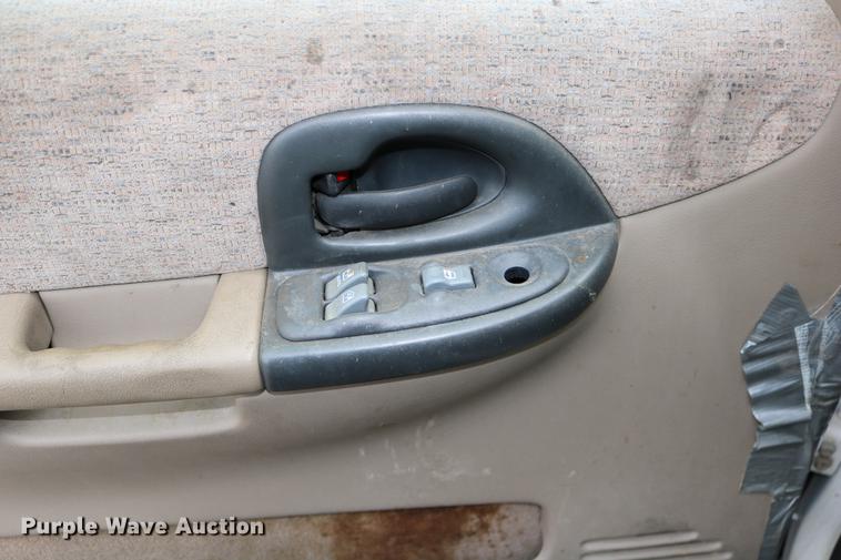 image for item DD0058 1999 Pontiac Montana van