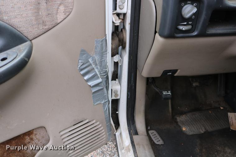 image for item DD0058 1999 Pontiac Montana van