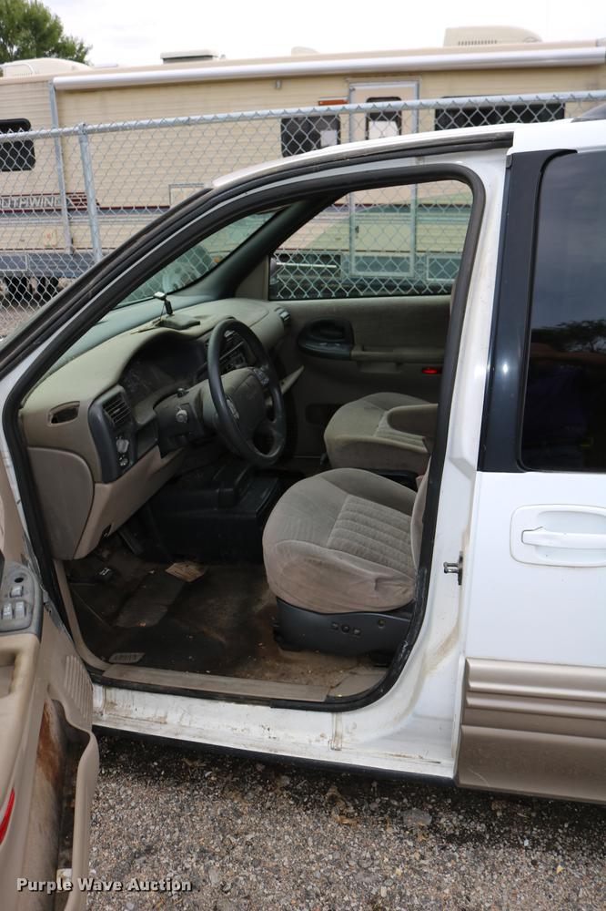 image for item DD0058 1999 Pontiac Montana van