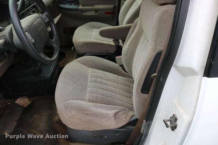 image for item DD0058 1999 Pontiac Montana van