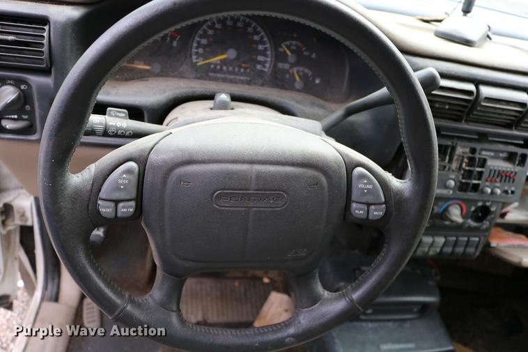 image for item DD0058 1999 Pontiac Montana van