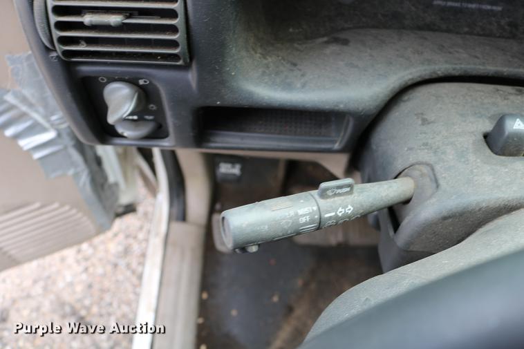 image for item DD0058 1999 Pontiac Montana van