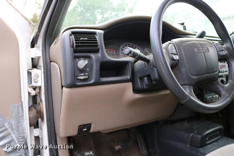 image for item DD0058 1999 Pontiac Montana van