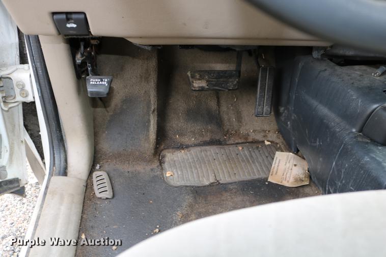 image for item DD0058 1999 Pontiac Montana van