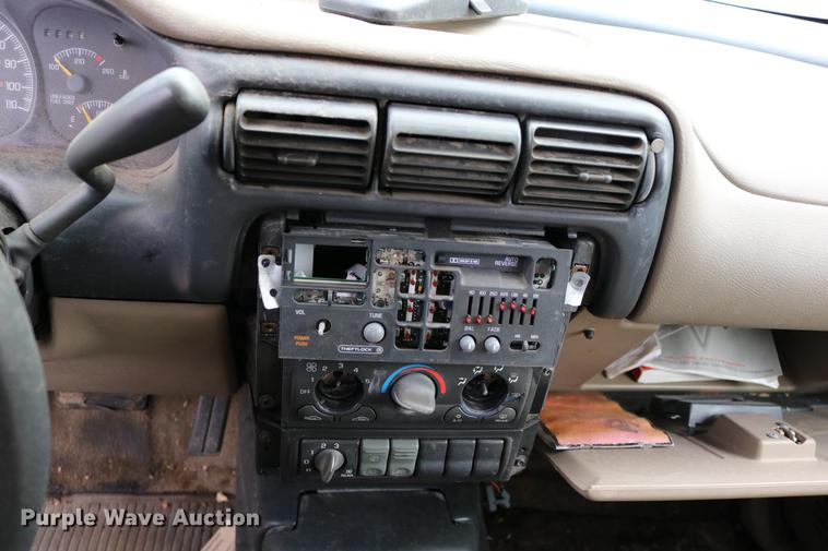 image for item DD0058 1999 Pontiac Montana van