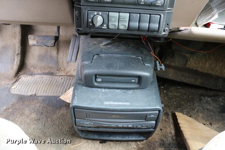 image for item DD0058 1999 Pontiac Montana van
