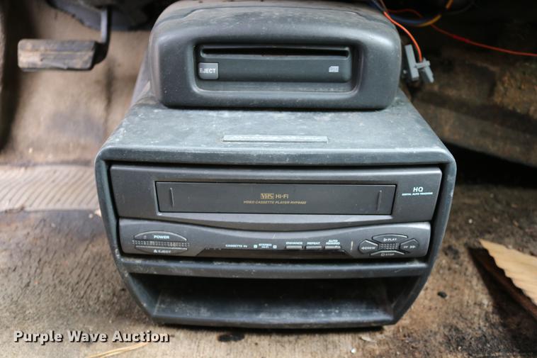 image for item DD0058 1999 Pontiac Montana van