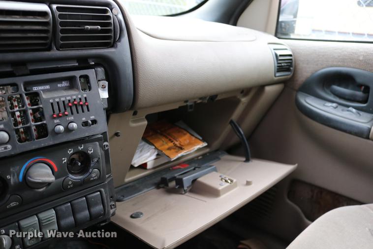 image for item DD0058 1999 Pontiac Montana van