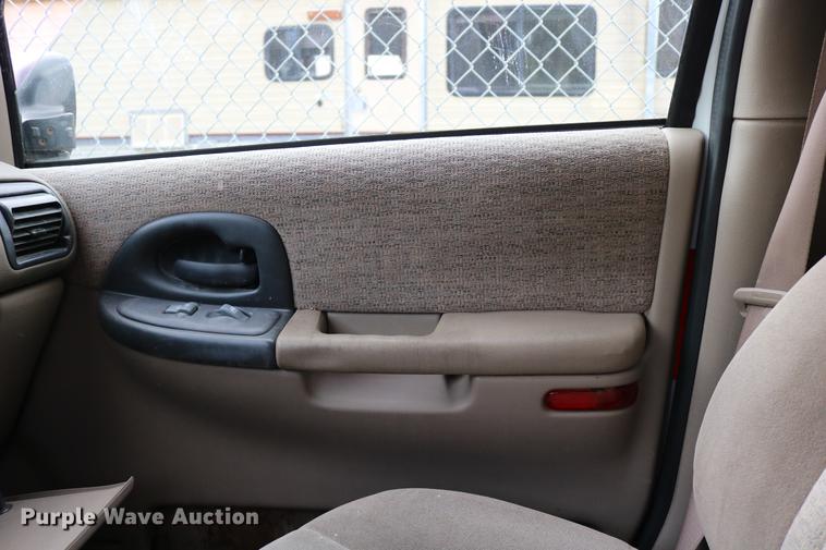 image for item DD0058 1999 Pontiac Montana van