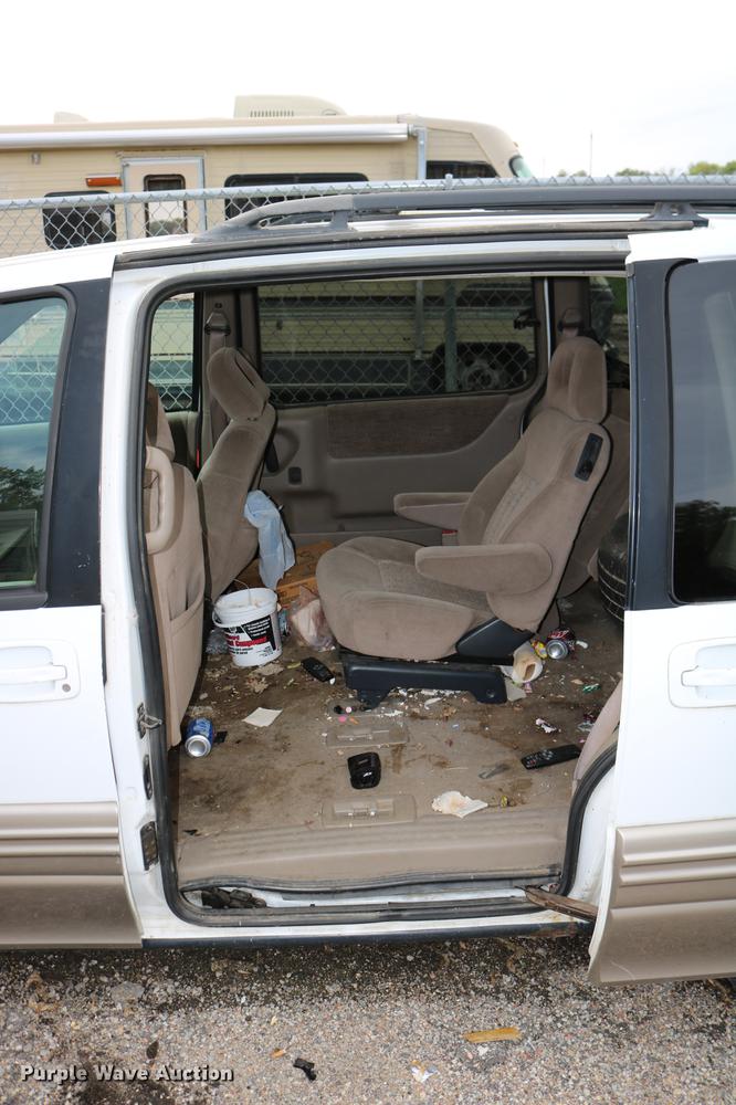 image for item DD0058 1999 Pontiac Montana van