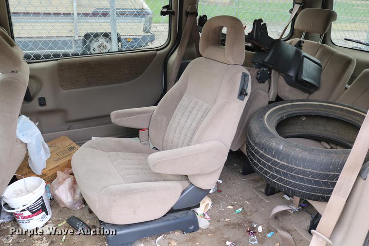 image for item DD0058 1999 Pontiac Montana van