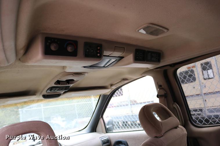 image for item DD0058 1999 Pontiac Montana van