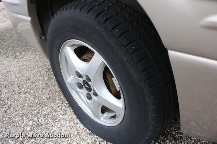 image for item DD0058 1999 Pontiac Montana van